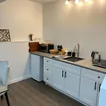 Chic Romantic3Bed Patio Wifi Quiet Retreat Parking
