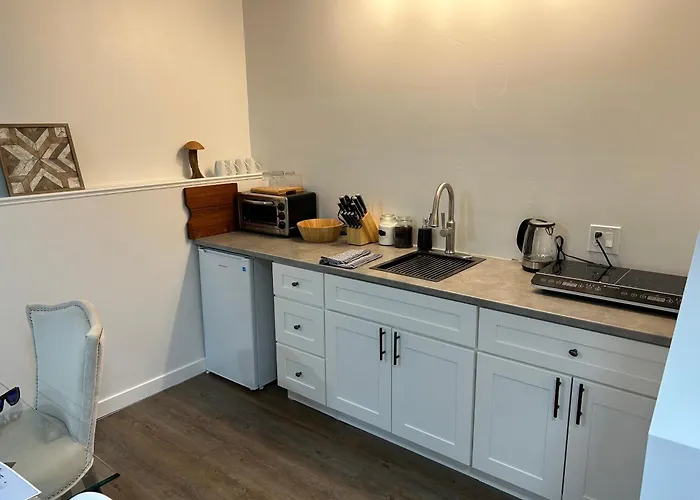 Chic Romantic3Bed Patio Wifi Quiet Retreat Parking