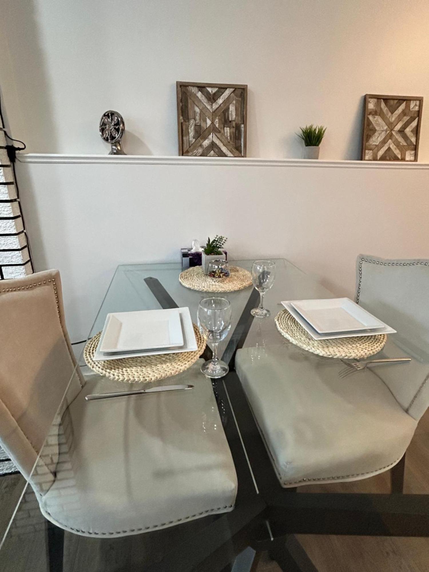 Chic Romantic3bed Patio Wifi Quiet Retreat Parking Calgary